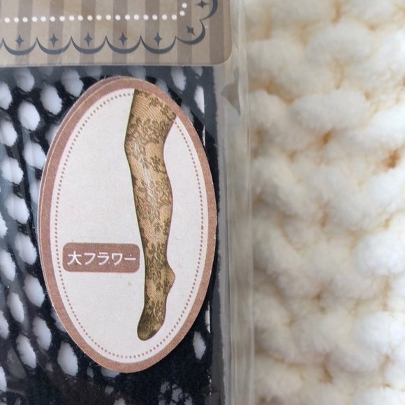 Lace patterned stocking - Picture 2 of 3